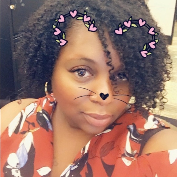 Meet your Posher, Vivian - Picture 2 of 4